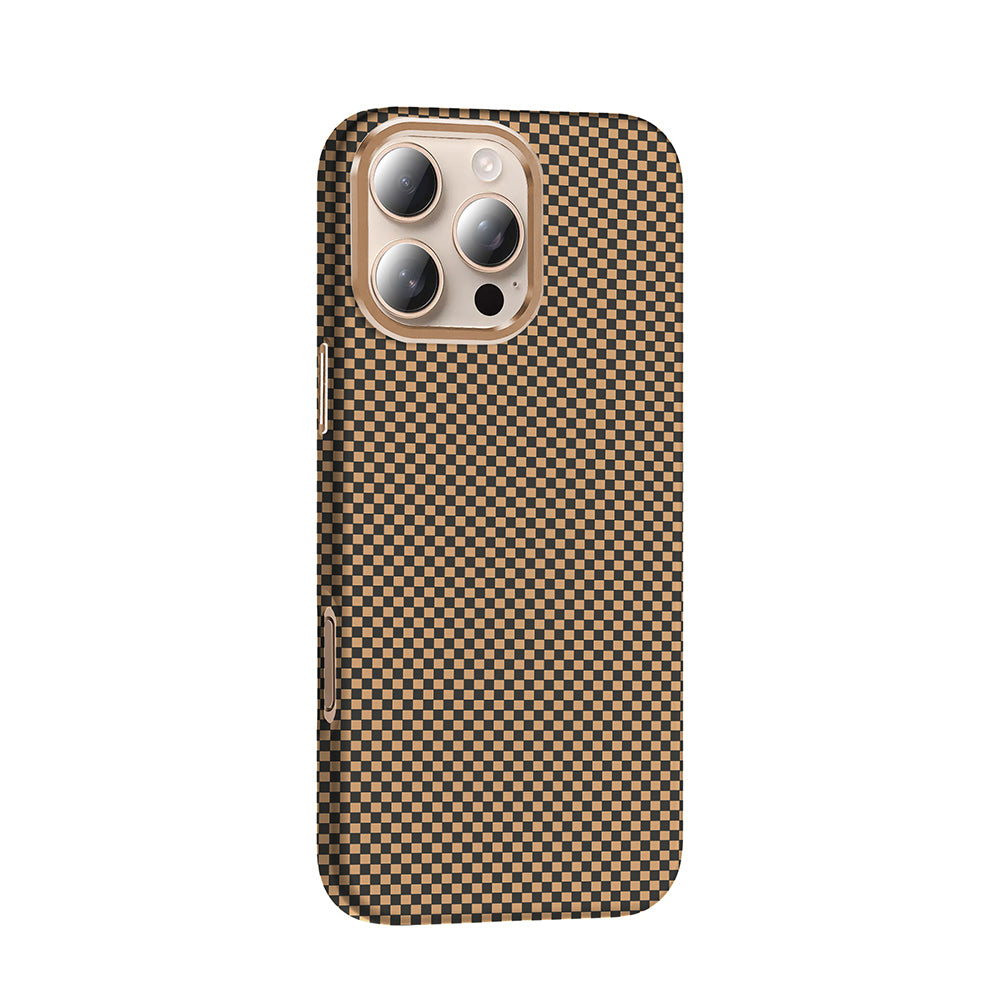 Apple iPhone 16 Pro Max Kılıf M-safe Şarj Özellikli Karbon Fiber Görünümlü Zore Gros Kapak Gold-Siyah