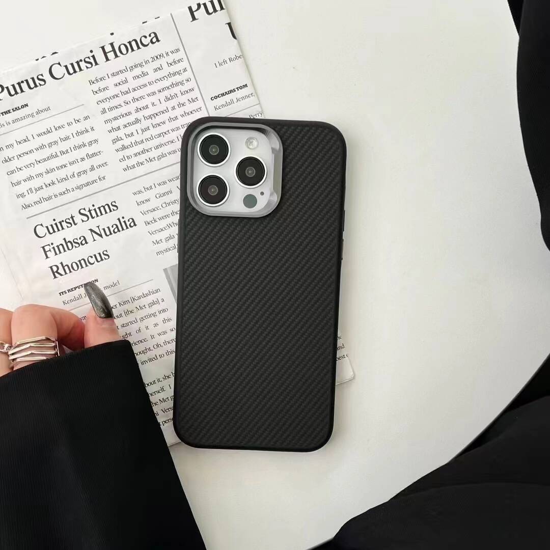 Apple iPhone 14 Kılıf M-safe Şarj Özellikli Karbon Fiber Görünümlü Zore Troy Kapak Siyah