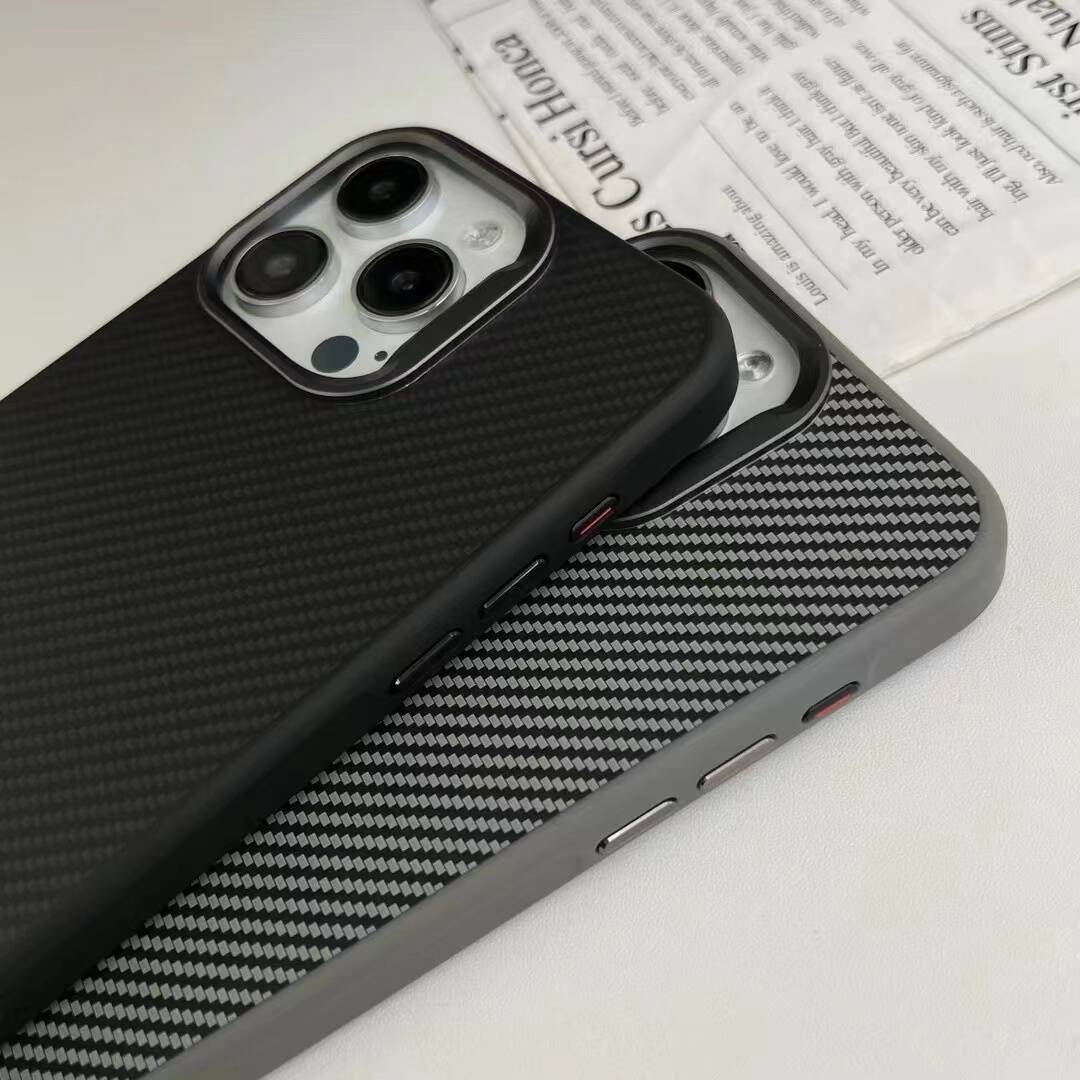 Apple iPhone 14 Kılıf M-safe Şarj Özellikli Karbon Fiber Görünümlü Zore Troy Kapak Siyah